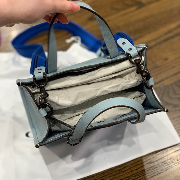 New Coach Field Tote Pebble Leather 22 Light Blue - Picture 8 of 15